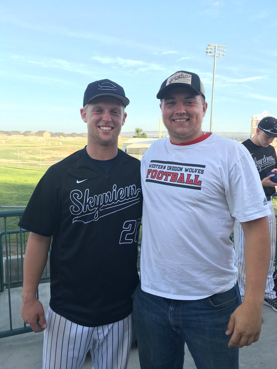 TannerGreene75's tweet photo. So proud of these men and their senior season. We also had to have a throwback to the 12U Bulldogs team. https://t.co/wtUz4f5zDk