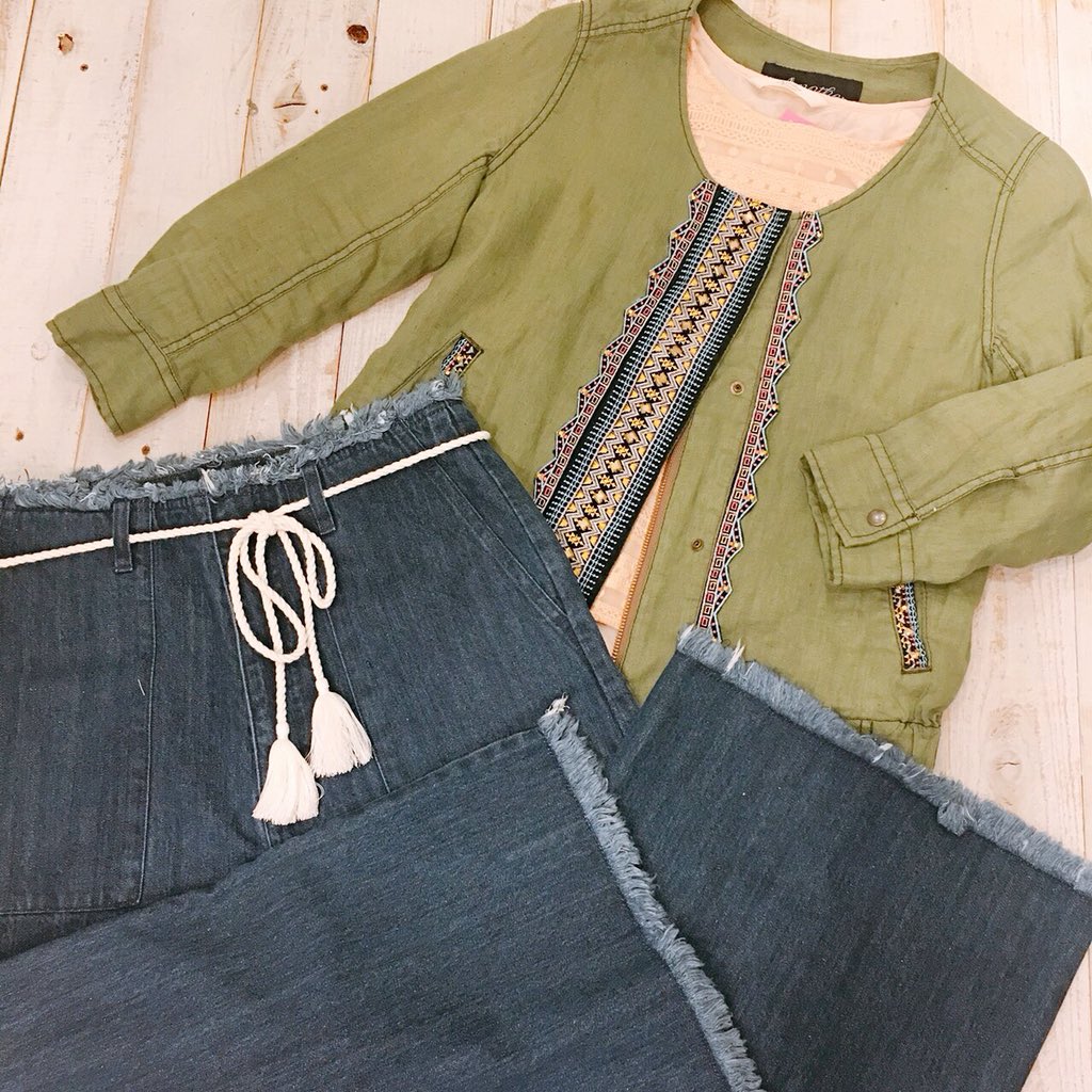 LisuLuLu's tweet image. .続いては、1枚あると便利な
薄手のジャケットをご紹介 🌻

#AnotherEdition の
刺繍や飾りのポイントとなった
ステキなジャケット ◯

今年らしいボトムと合わせて
足元はフリンジサンダルやスニーカーで
“るん♩” と、お出かけスタイルに 👡✳︎