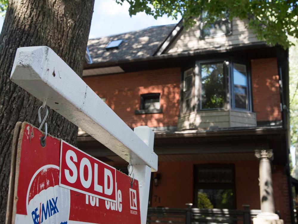 Why a variable-rate mortgage might save you more money in the long run than a fixed-rate right now business.financialpost.com/real-estate/mo…