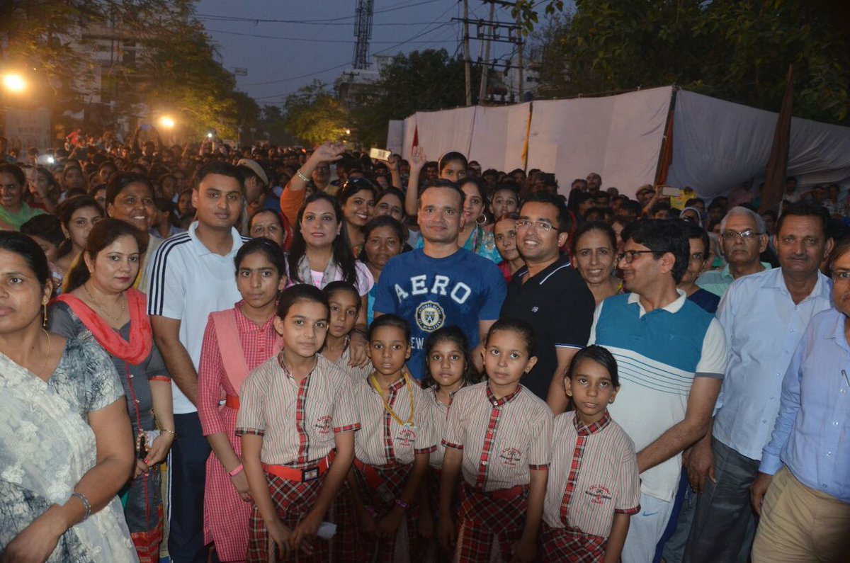 amitbhatt4u's tweet photo. Another innovation and this time its #Jhajjar, again a small town in #Haryana which innovates #Raahgiri Day into Raahgiri Night. 

Giving streets to people in the #night. Wow!

Kudos @JhajjarDc @police_haryana @Pankaj_Nain_IPS &amp; @mlkhattar @RaoNarbir @PandaSarika for support. https://t.co/FThhqA0ezg