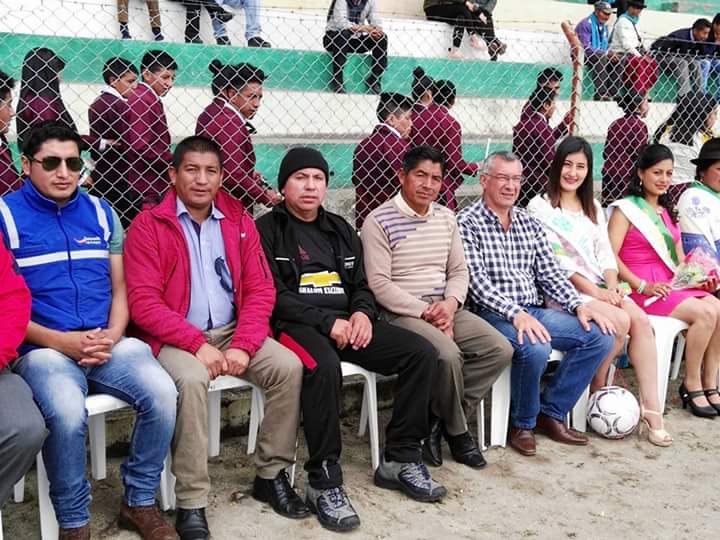 JPSigchos's tweet photo. Fortaleciendo el deporte en #Sigchos, la Jefatura Politica del cantón Sigchos, Holguer Usuño junto a #OscarinMonje, Director Distrital de #Sadud y autoridades del cantón, participa en el #PrimerCampeonatoInterparroquial #Sigchos #Chugchilan, #Isinlivi, #LasPampas y #PaloQuemado. https://t.co/whQd8vRYvk