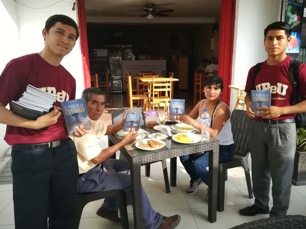 UPeUOficial's tweet photo. #ImpactoEsperanza #UPeU Docentes y estudiantes de la Facultad de Teología llevan #ElPoderDeLaEperanza a pobladores de Chaclacayo... #TomaTuLibro y #VuelveAVivir 📘🙏 https://t.co/mQIN0MLdlP