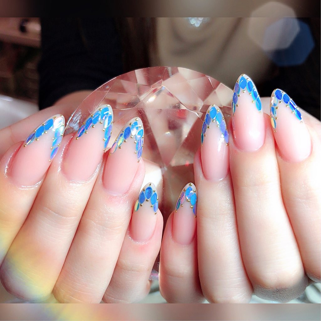 ꮯᴴᴵᴮᴵ V Twitter お客様nail ﾘｰﾌ型ﾎﾛ 角度で色が変わるよ Nail Cool Cute Gel Gelnail Nails Nailart Naildesign Fashion Blue Summer Art Spring Gelnails Simple ジェルネイル スカルプ ネイル ネイルデザイン