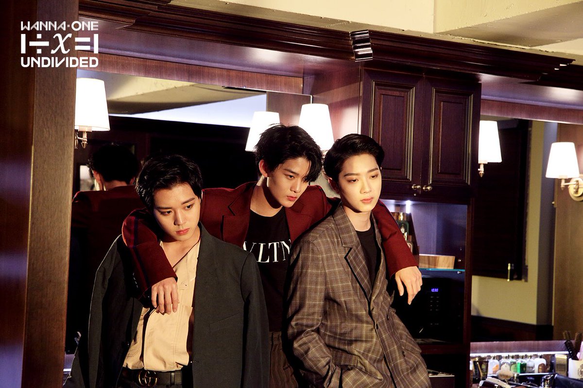 Pocaris_archive's tweet photo. 1÷x=1 (UNDIVIDED) 자켓 촬영 현장

#박지훈 #배진영 #라이관린 
#포카리즈 #남바완 https://t.co/fsyTIXmKLg