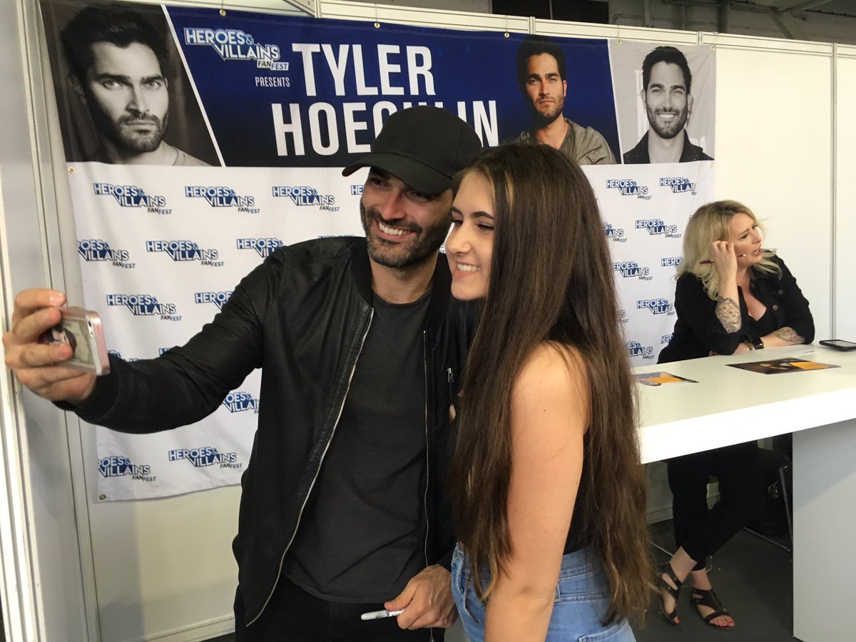 HoechlinPOL's tweet photo. 📷| Hoech z fanką na #HVFFLondon https://t.co/pz2BM9ouwd