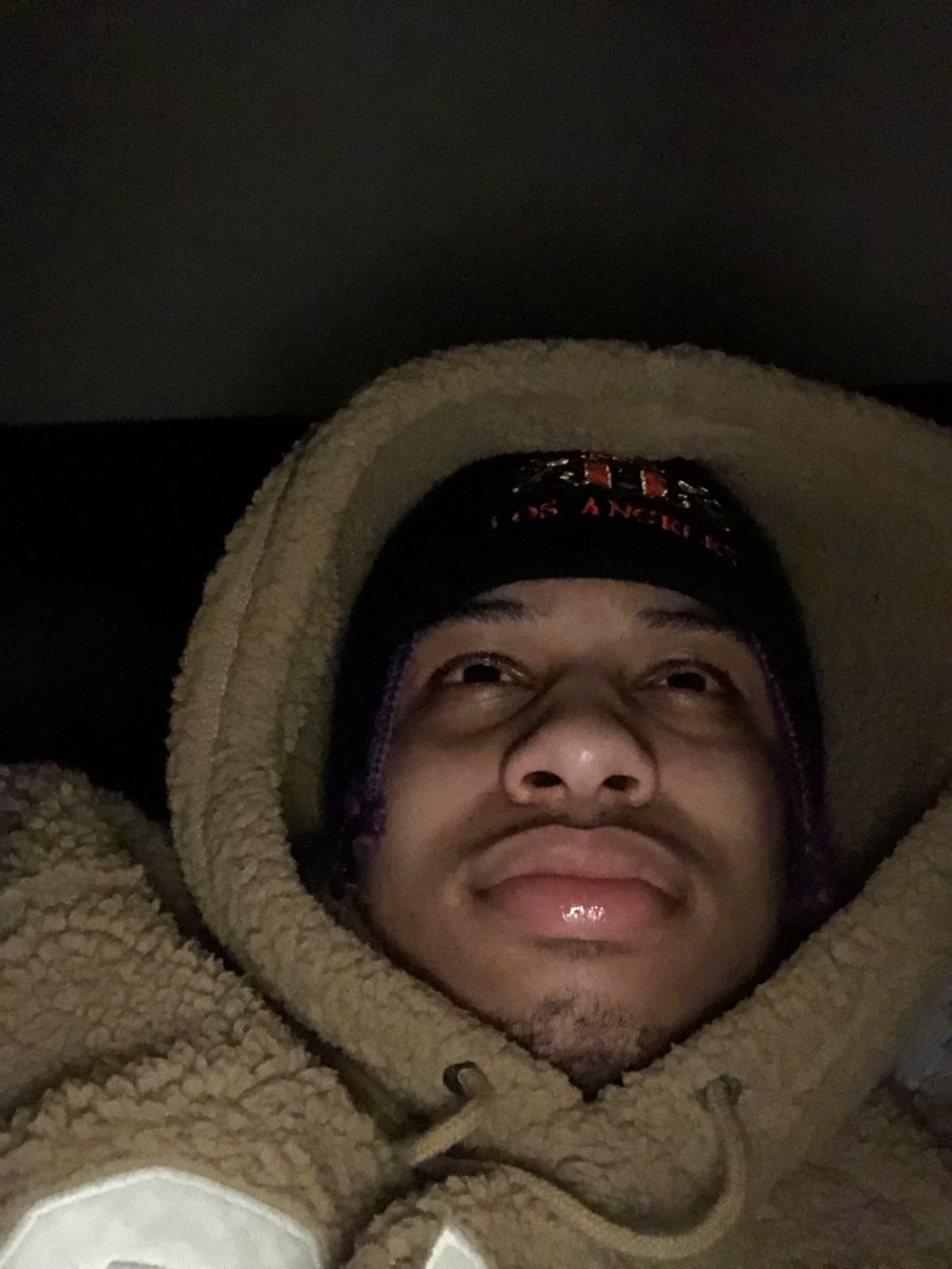 byparisnoise's tweet photo. I dead don’t understand y’all https://t.co/eDYKQyoYrN