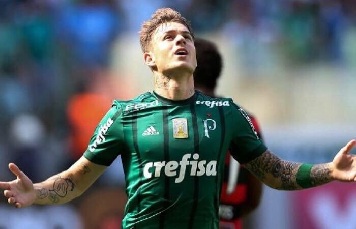 SirBlue15's tweet photo. روجر "غويديس" 🇧🇷..
لاعب برازيلي أثبت نفسه .. 
يملك من العُمر 21 عاماً .
يلعب في بالميراس البرازيلي ومُعار لـ أتليتكو مينيرو:
هُنا مقطع بسيط عنه :
https://t.co/Eb8L6Nqc2T
• يلعب في الجناح والهجوم.. إمكانياته مميزة على الطرف .. ستشعر بأنك تشاهد ويلهامسون بنكهة برازيلية . #الهلال https://t.co/6pDs0KhjPW
