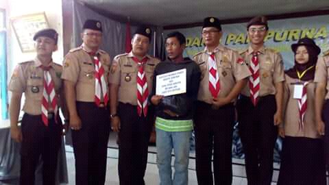 Penyerahan bantuan pramuka peduli  Kwarcab Kab Bandung kepada salah satu warga masyarakat yang saat ini anggota keluargamya sedang di rwat di rmh sakit #spiritsabilulungan <a href="/kwarnas/">Joulette</a> <a href="/PramukaJabar/">Pramuka Jawa Barat</a> @mypride <a href="/AdhyDault/">Adhyaksa Dault</a>