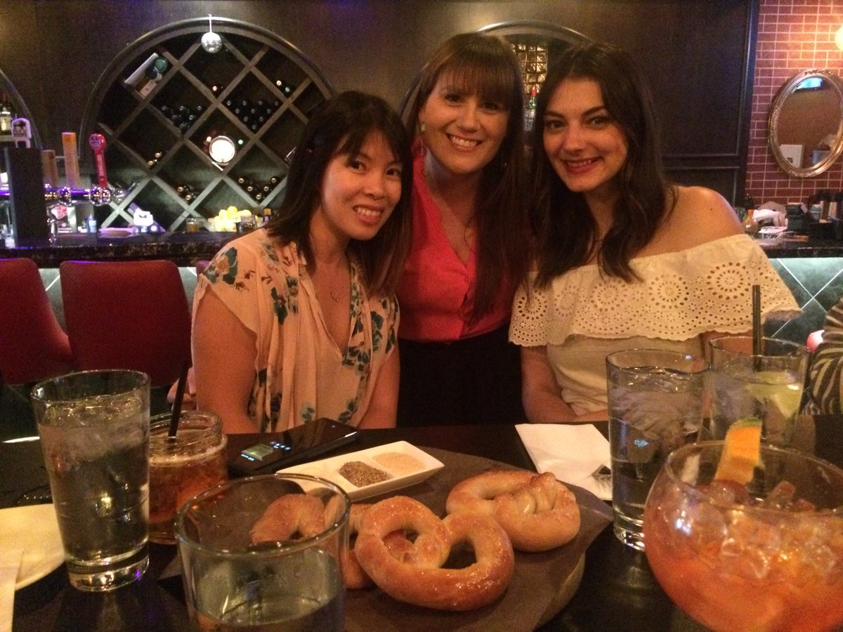 Gemstars81's tweet photo. Such a great night this evening with my #iabcfamily ! A group of very special people. Feeling very blessed this evening #createconnections #weleadiabc #friends #friendship https://t.co/dKIgBDj8ca