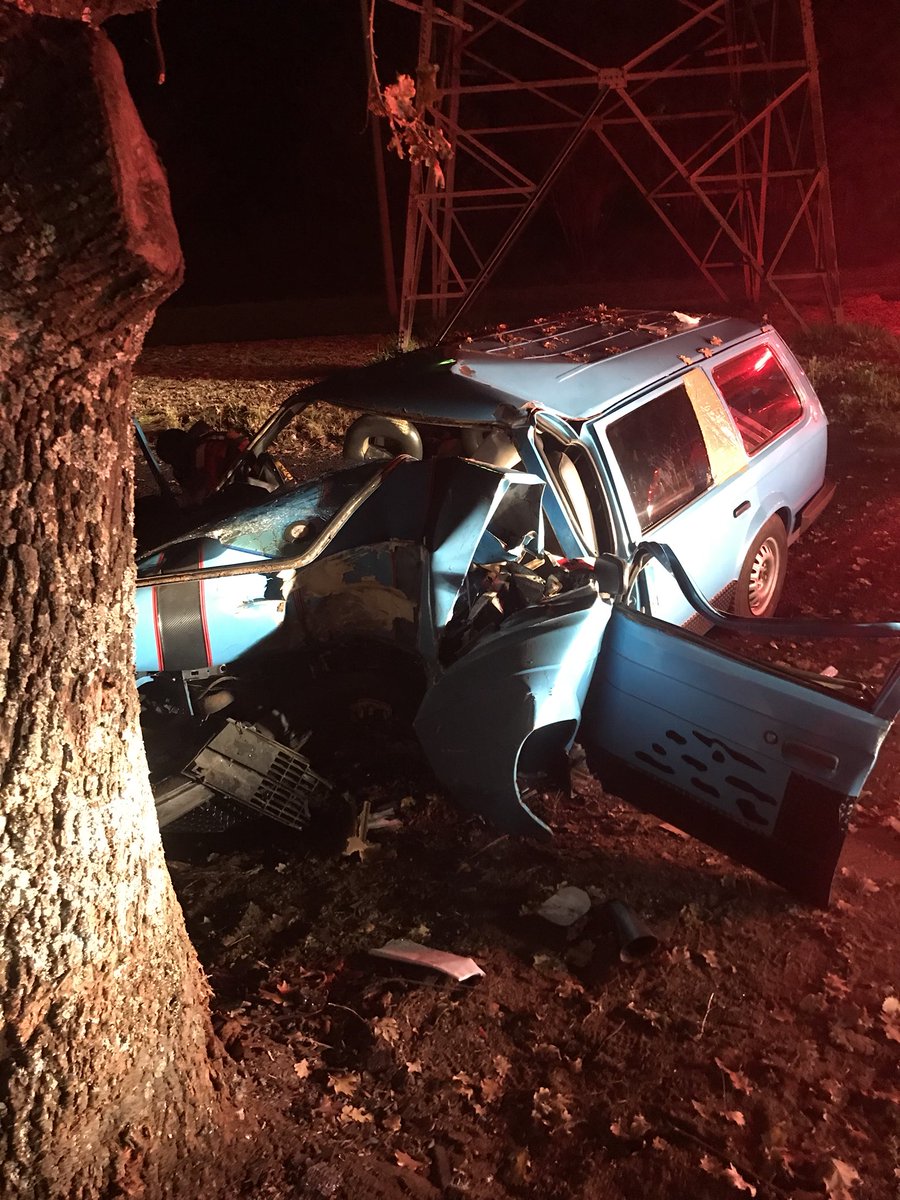 LeanderMedic's tweet photo. MVA in Carletonville left 4 injured after a car collided with a tree,1 airlifted by ER24 & 3 others to various hospitals @ER24EMS @FatalMoves @GTP_Traffstats @GPSmedic #flightshare #er24hems https://t.co/LhovsCnfOz