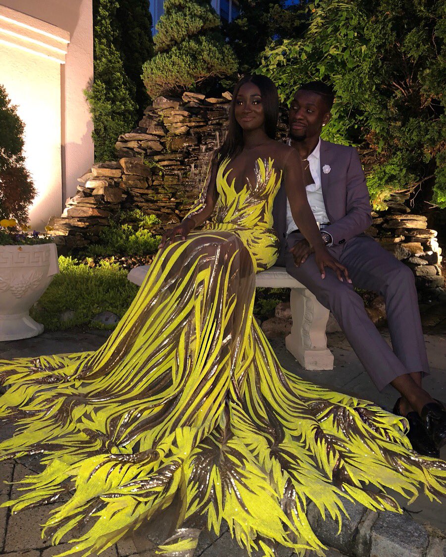 DeidraMensah's tweet photo. It’s really funny how people spend some much when it comes to prom just for show. But I took the TRAIN to meet him for his prom 😂(by choice of course☝🏿)  and we still SLAYEDDDDD. Ball on a budget folks and still manage to look good 💛. #TransitBae https://t.co/sfl450sll7
