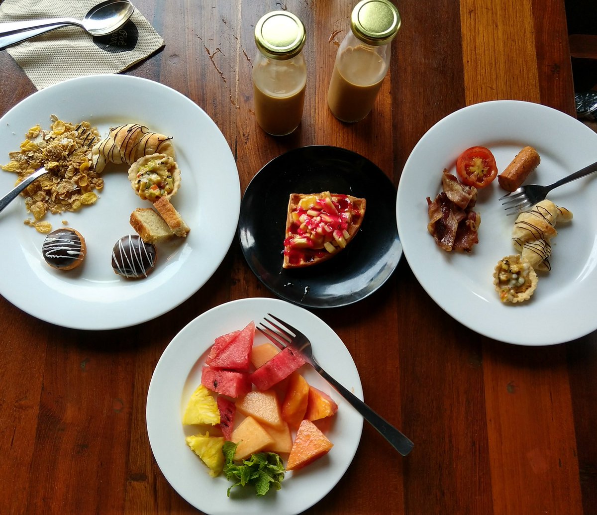 latentappy's tweet photo. Kickass #SundayMorning with @PotPourriMumbai buffet breakfast 😁
#SundayBrunch #BreakFromCooking https://t.co/3va8jfbhBn