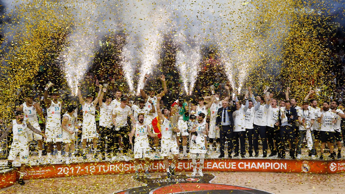 RMBaloncesto's tweet photo. 🏀🏆⚽️ ¡CAMPEONES de Europa!!
#HalaMadrid https://t.co/daMAloxRUT