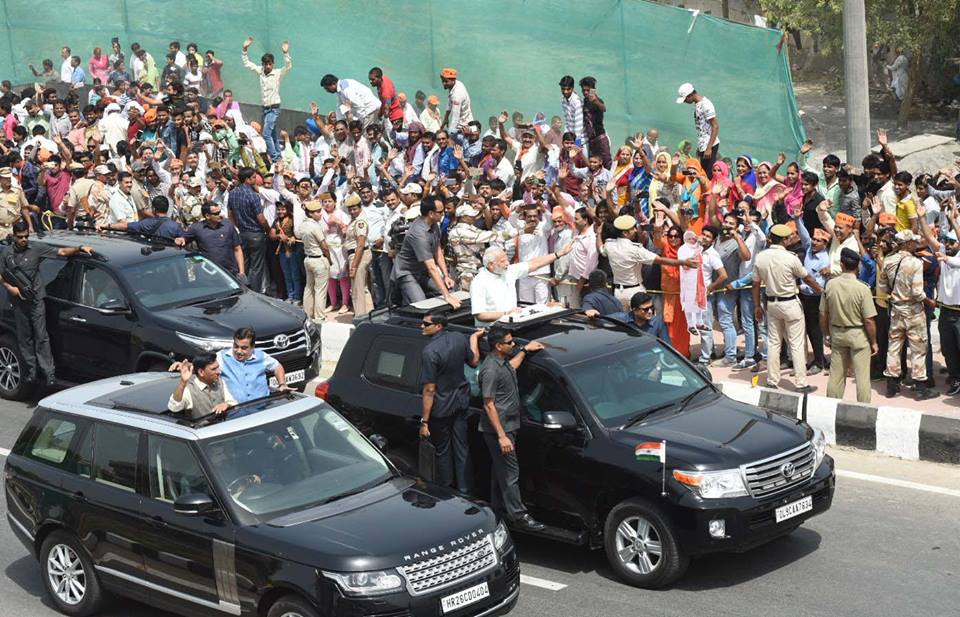 BJP4India's tweet photo. Tremendous affection for PM @narendramodi as he dedicates Phase 1 of the Delhi-Meerut Expressway to the nation. #PragatiKaHighway https://t.co/ErnVwoDzUU
