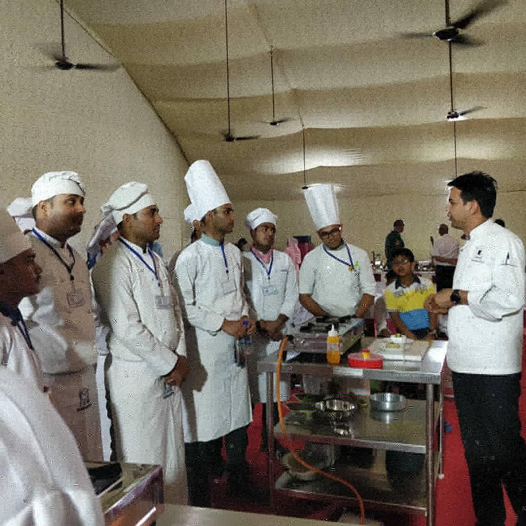 UTDBofficial's tweet photo. Turning up the Festival with a spice by giving a tribute to Annapoorna; Participants taking part in a Masterchef Competition at Tehri Lake Festival 2018.
#TehriLakeFestival2018  #Tehri  #Uttarakhand  #UTDB  #UttarakhandTourism  #MasterChefCompetition https://t.co/t79wygO1Z4