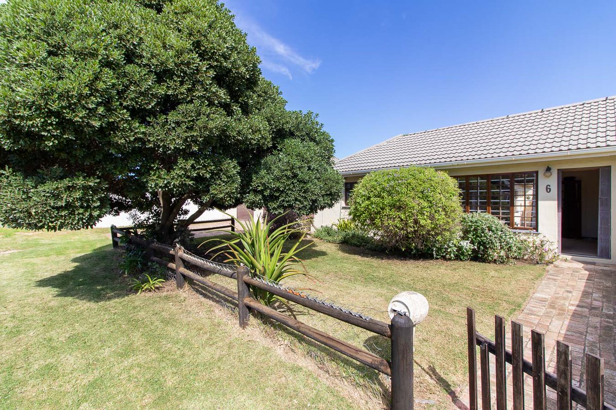 PurdonHelen's tweet photo. Neat as a pin! Two bedroom unit centrally located in town https://t.co/gXYdaLuZ00 #Harcourts #PortAlfred #BuyingAHome #LockUpAndGo #CloseToTown #PropertiesForSaleInPortAlfred https://t.co/NKgtUqtYjO