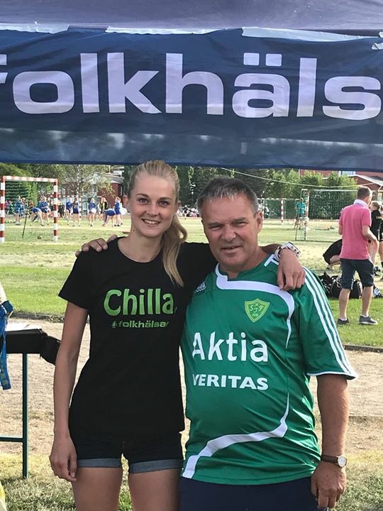 SjundeaIF_SIF's tweet photo. Paikalla Sjundeå Cupissa myös Karin Storbacka, 8-kertainen keskipitkänmatkojen suomenmestari. Karin finns på plats för att berätta om Folkhälsans ”Trygg idrott för alla”-projekt. https://t.co/tGzZvqmFMF