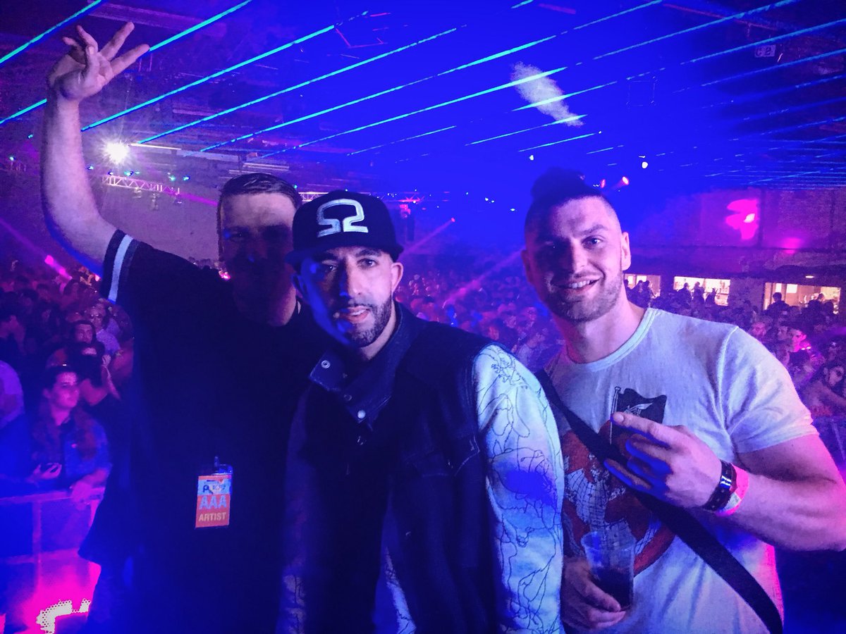 TrudosSound's tweet photo. 📸 Snapped rockin’ the #TrudosSound edition one SnapBack alongside @DJFELTON1983 &amp; new Garage producer BLKJCK 🎵🙌 The Dance Arena went off! 🔥🔥🔥🔊🔊 Big up @SumCellar on the set before &amp; Miss @FlavaD after, not forgetting my #Birmingham gang at full capacity 👏👌 https://t.co/ZAEojZGyAr