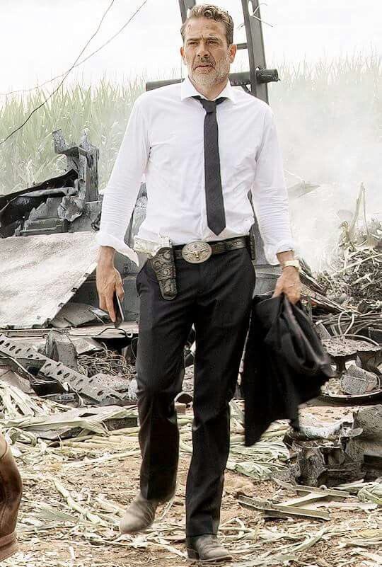 ハンドロ Jandro No Twitter このおじさんのヤバいところは ニガ役や私服の時だけじゃなくスーツまで腰 で履いてしまうパンクなアティテュードじゃ 腰履きが許される50代この人しか知らんわ えっちだ