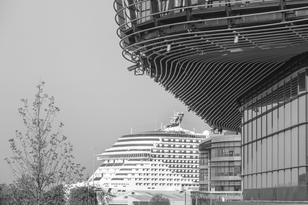 sotonmono's tweet photo. MSC Meraviglia https://t.co/jrzdbpuOe5 https://t.co/HCB7cpKMUz