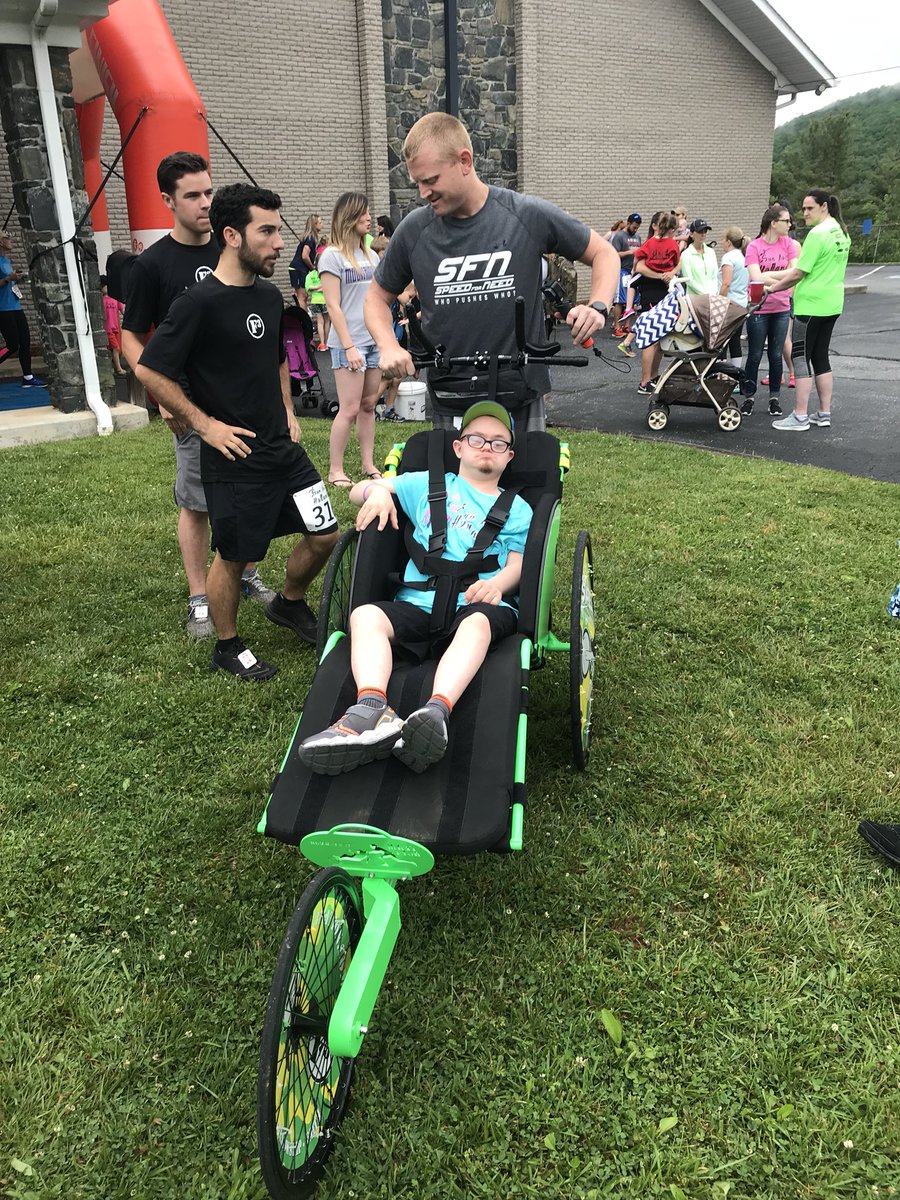 Awesome day at #RunforHolland with #F3SpeedForNeed <a href="/WhtLightningF3/">adamlburleson</a> <a href="/DonHo_F3/">Jon Downie</a> <a href="/randyautrey918/">Randy Autrey</a>
