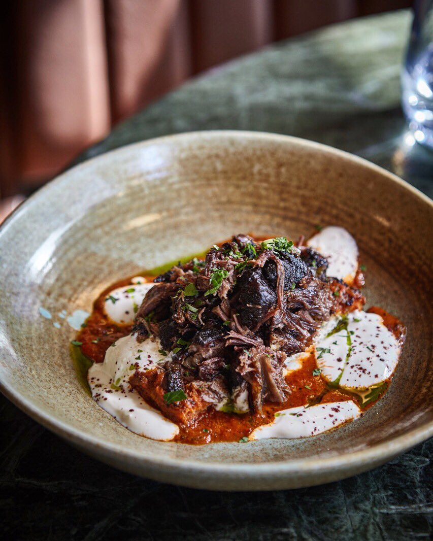 Short rib Iskender - beef short ribs, yogurt, chilli bitter &amp; flat bread I shot for <a href="/yosma_london/">Yosma</a> by <a href="/husvedat/">Hus Vedat</a> for one of their dishes for this years <a href="/tasteoflondon/">Taste of London</a> 👌🏼#restaurantphotography