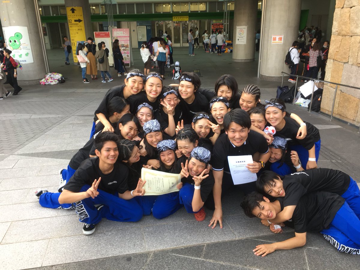 Splendor42nd's tweet photo. 報告！！！

豊島高校ダンス部全国大会出場決定しました！！！

引退を伸ばすことができました。

みんなの応援やたくさんの人のおかげです。ほんまに感謝です。
これからもダンス部の応援よろしくお願いします！＾＾

大好きみんな〜〜❤︎ https://t.co/9XqFAPTPM3