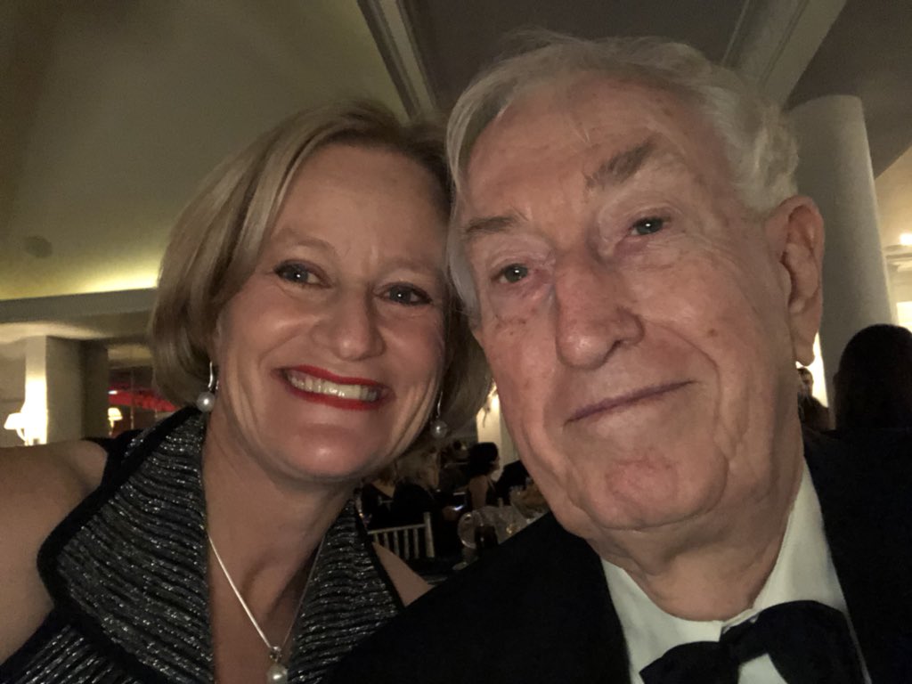 Earlier this week I had the privilege of meeting @ProfSharonLewin Director @TheDohertyInst and last night I got to have a selfie with the Nobel Laureate Peter Doherty (T cells and MHC) himself. Wow. Congratulations @WestmeadInst on their 21st anniversary #WIMR21