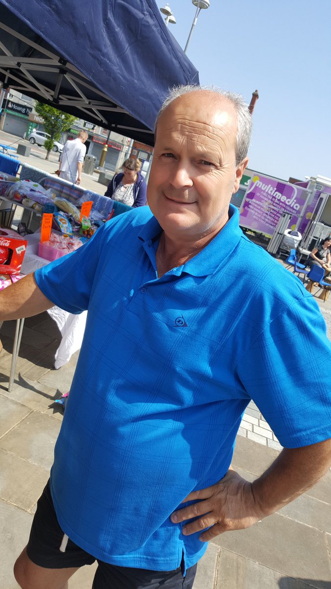 tamesideartsltd's tweet photo. Denton Beach Party rocks! Come on down and say Hi! https://t.co/zIQQUMDaUW