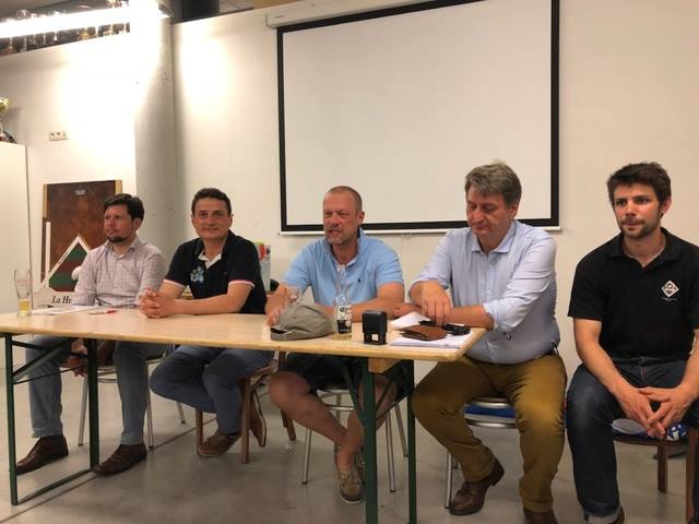 Sportkipik.be (@sportkipik) on Twitter photo Le <a href="/RCLHofficiel/">Rugby Club La Hulpe</a> s'est doté d'un nouveau comité: Sébastien Wyngaerden succède ainsi à Olivier Leclercq à la présidence ➡️ bit.ly/2L16MSb Le <a href="/RCLHofficiel/">Rugby Club La Hulpe</a> s'est doté d'un nouveau comité: Sébastien Wyngaerden succède ainsi à Olivier Leclercq à la présidence ➡️ bit.ly/2L16MSb
