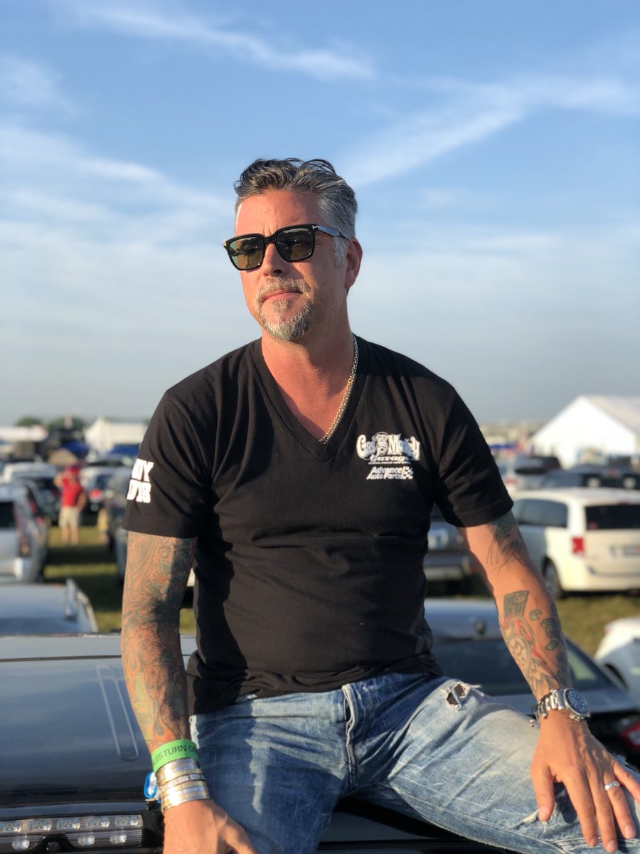 AdvanceAuto's tweet photo. The Grand Marshal of Fun @RRRawlings is here and ready to take the #advanceautoparty to the next level. Y’all ready? #indy500 https://t.co/BMdPi5wPxM