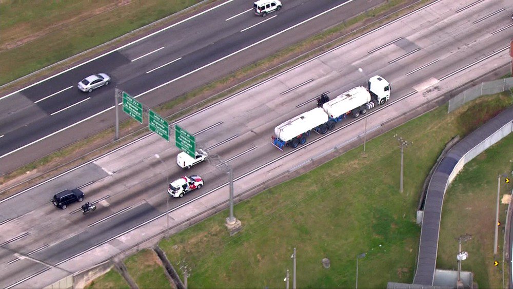 Greve de caminhoneiros chega ao 7º dia glo.bo/2sgacZu #G1