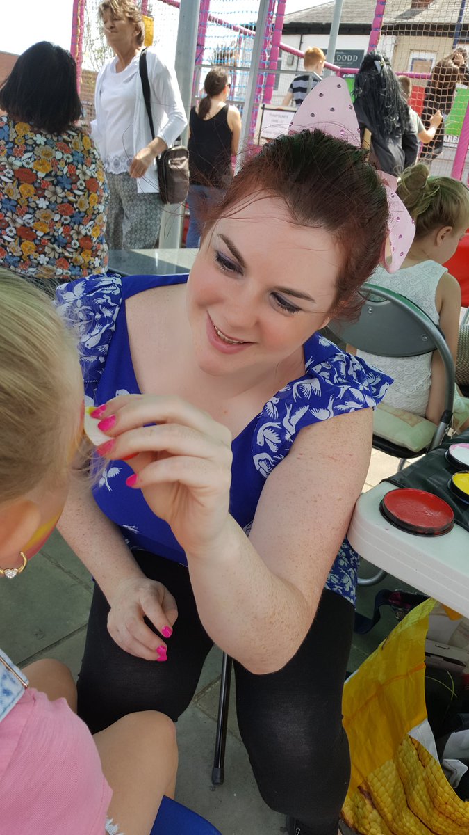 tamesideartsltd's tweet photo. Denton Beach Party rocks! Come down &amp; join in the fun in the sun! https://t.co/hBVhnTG4pb