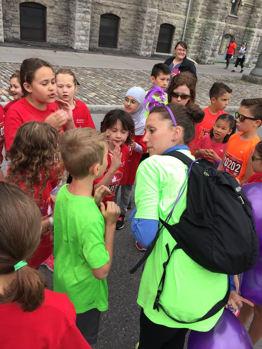 StephWardRanger's tweet photo. @VRPSocdsb is ready to take on @runottawa @OttawaMarathon!!!! #RunFalconsRun #KidsRunOttawa #TORW #ocdsb https://t.co/MwOvGwtyYe