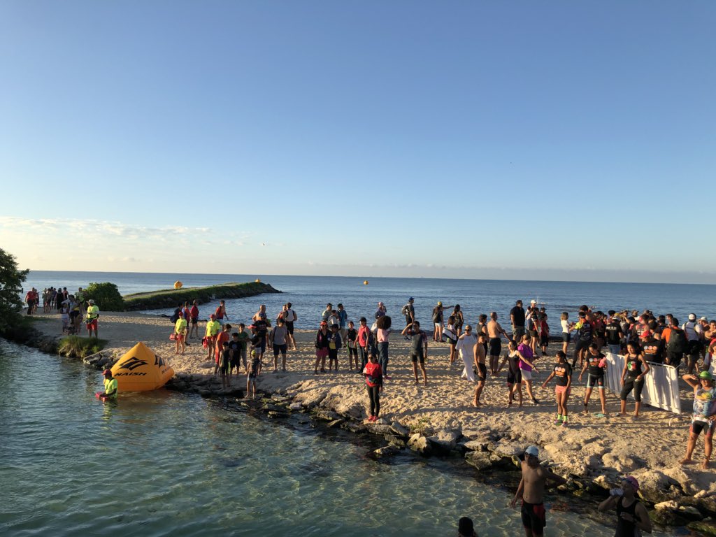 PataDeGatoTV's tweet image. #FelizDomingo desde éste majestuoso escenario natural @TresRiosResort Los competidores están listos para la competencia. ¡Mucho éxito! #TriatlonHTR 🏊🏻‍♀️🚴🏼‍♂️🥇