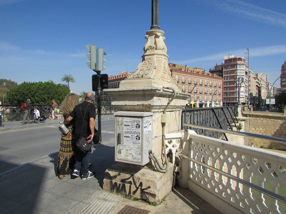 EsAhoraMurcia's tweet photo. #FOTOS2 #PuenteViejo continúa sin rehabilitar y su aspecto es lamentable, por abandono y maltrato del Gobierno de Ballesta hacia él.
Por ello, llevaremos moción al Pleno del jueves, para que por fin se haga un plan integral de rehabilitación y otro para su manenimiento habitual https://t.co/vtK5dmblPm