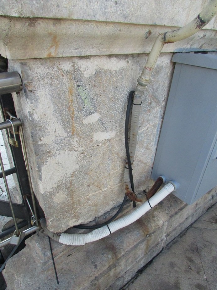 EsAhoraMurcia's tweet photo. #FOTOS3 #PuenteViejo continúa sin rehabilitar y su aspecto es lamentable, por abandono y maltrato del Gobierno de Ballesta hacia él.
Por ello, llevaremos moción al Pleno del jueves, para que por fin se haga un plan integral de rehabilitación y otro para su manenimiento habitual https://t.co/8HorMMbgFC