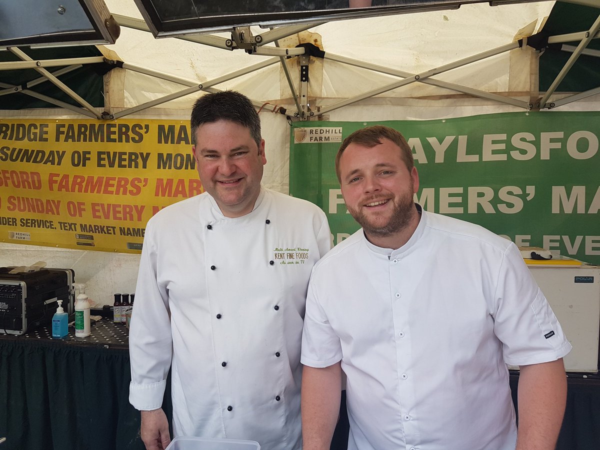 TonFoodDrinkFes's tweet photo. @thesmallholdin1 /@nofixedabodepop and @KentFineFoods on stage shortly! Come and watch the expert chef #TFDF18 https://t.co/XA78t60ErA