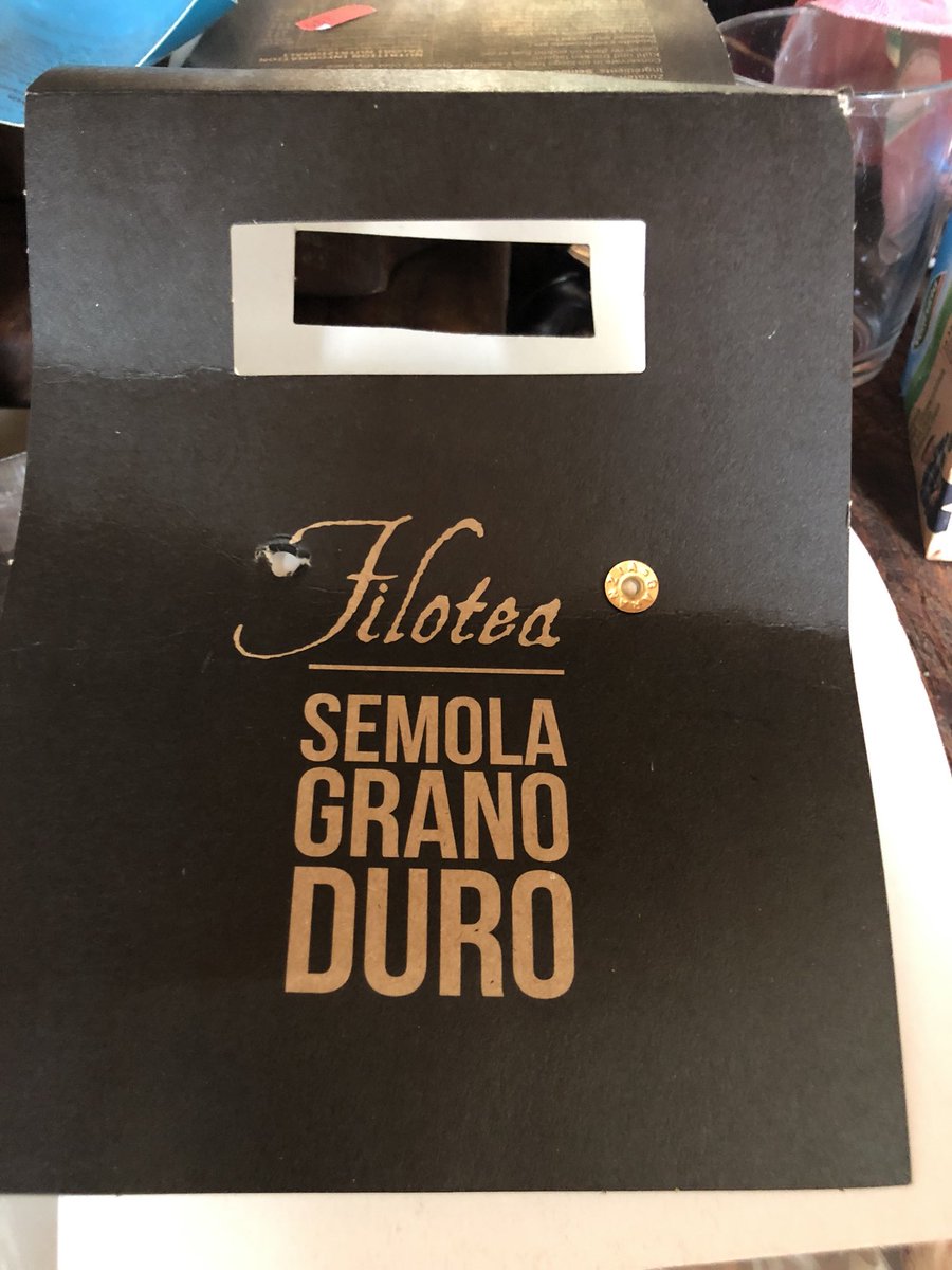 Un po’ complicato ma buonissimo Spaghetti <a href="/FiloteaPasta/">Filotea</a> con pomodorini confit e arselle, degnamente accompagnati #food #cucinaitaliana #domperignon2006 #cucina