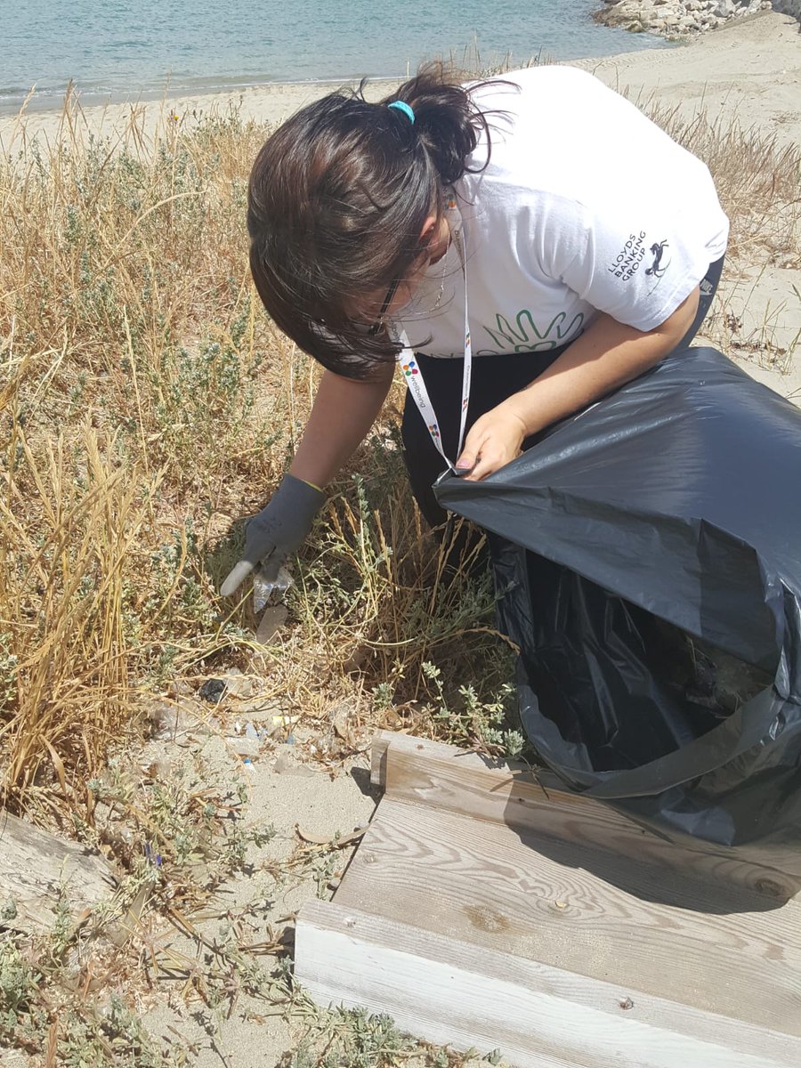 Lloyds Bank Gibraltar join us in the 28th #TGGBC at Western Beach. 60Kg of rubbish was removed. This was collected, weighed, sorted and recycled by Metalrok LTD #OurCommunityWorkingTogether #OurVolunteersMakingAdifference