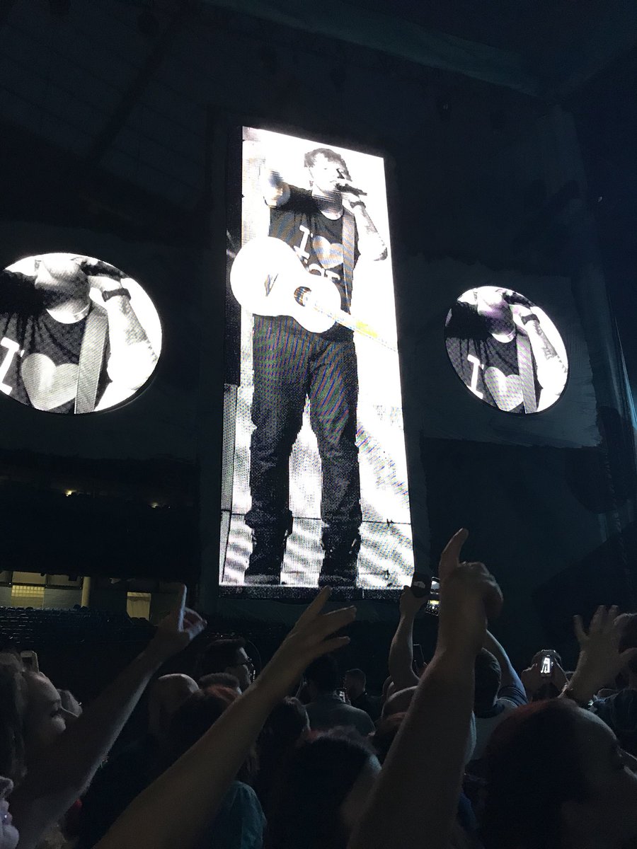 LucyJDickson17's tweet photo. Absolutely awesome last night @edsheeran loved the entire concert 💙 #EdSheeranEtihad #Manchester #Favouriteginge #dancinginthedark https://t.co/p9lGpvcD1w