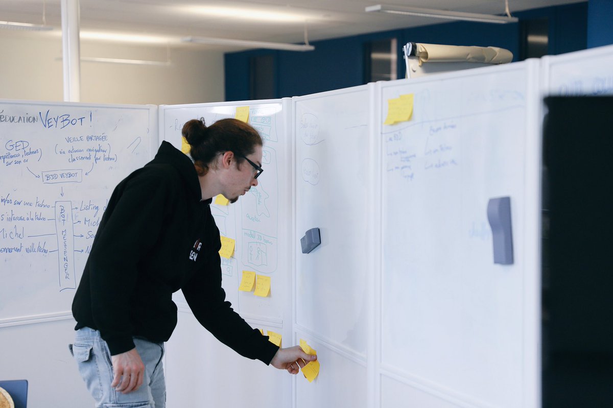 onepoint's tweet photo. Plus que quelques heures pour terminer les projets et peaufiner les pitchs ! Les étudiants de l’@utcompiegne toujours motivés après presque 24h non-stop de #HackathonUTC @onepoint https://t.co/9RSmB9b6mE