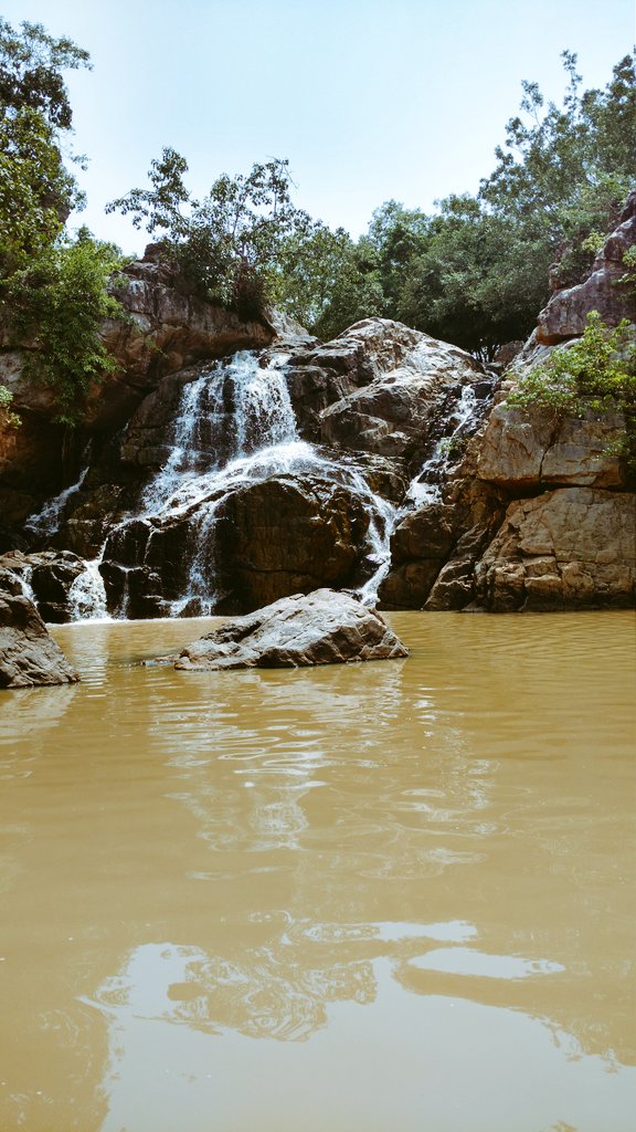 sahusunilkumar's tweet photo. କଳ କଳ ଅବିରଳ ତାର  ନିର୍ମଳ ଧାରା , ସୁନ୍ଦର ଏଇ ସାନ ଘାଗରା । #Waterfall #nature #OdishaTourism #Keonjhar @BBSRBuzz https://t.co/ziWdI59F7j