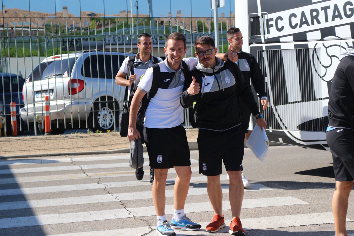 FCCartagena_efs's tweet photo. 📸 ¡Salimos para el Cerro del Espino! #VamosCartagena #DestinoLaLiga123 #NoFaltaNiCristo https://t.co/VVfQs1N8SZ