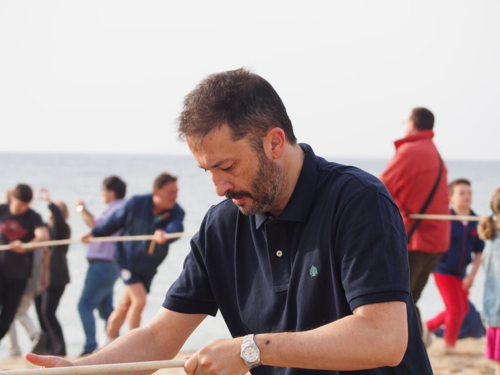 ercblanes's tweet photo. Un any més Els Pins convida la ciutadania a practicar la Tirada a l’art. Una tradició que uneix poble i mar treballant plegats. L’@AngelCanosa hi participa un cop més. #ElsPins #festesdebarri #festapopular #FemCréixerCulturaPopular @Blanes_cat @erc_fedgirona https://t.co/svmPhFaCYx