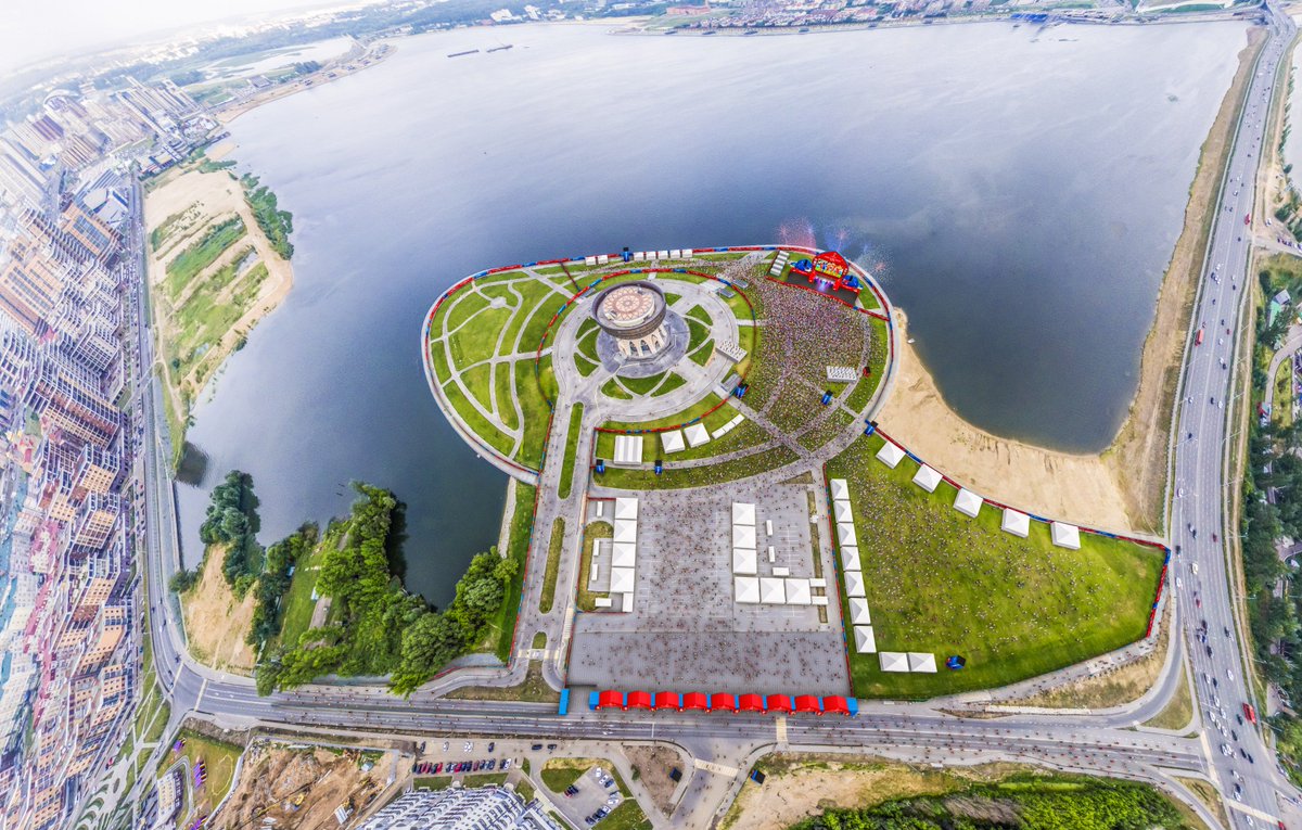 🇷🇺 An iconic location in every host city 

😍 Check out some of the #FIFAFanFest sites for Russia 2018! 

🙌 How much are you looking forward to it? Just 18 days to go! 🏆😁
