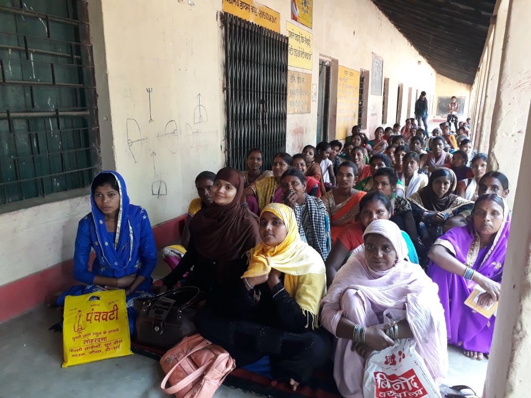 PNKANTH's tweet photo. PMUY benificiaries of Jharkhand are getting trained on LPG usage in PM LPG Panchayat programm @HPCL @AshutoshJindalS @PMUjjwalaYojana https://t.co/OeDAyxrI0v