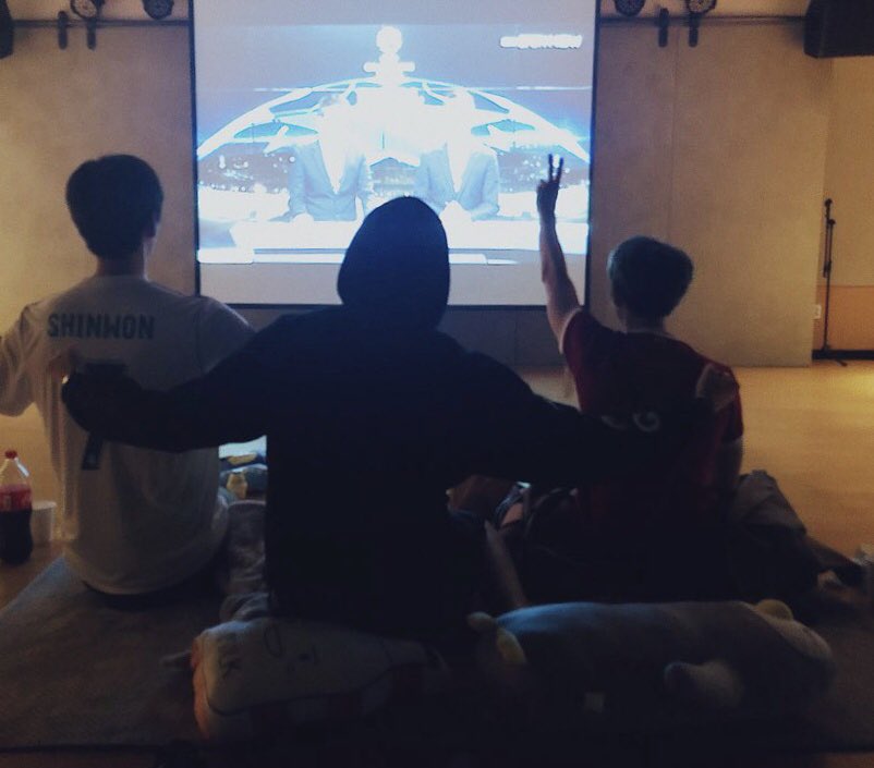 CUBE_PTG's tweet photo. [#신원] #HalaMadrid 최고의경기스!!
리버풀 팬분들 너무멋있다.. #YNWA https://t.co/3n84p7jxKV