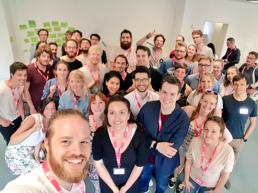 EnjoyCLS's tweet photo. #Brainswarming mit 40 inspirierenden jungen Visionären beim #Z2X 2018 in FFM. #innovation #zeitonline https://t.co/eSv5VNJDF6