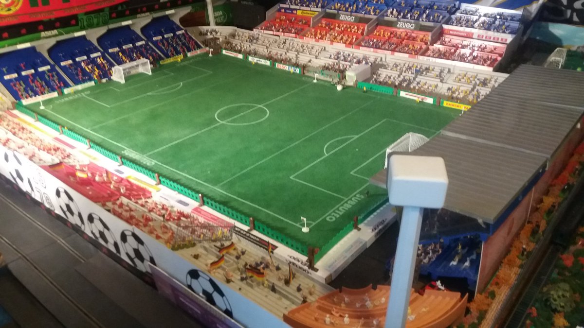 ProjectSubbuteo's tweet photo. This could be a #SubbuteoSunday 
⚡⚡⚡⚡💧💧💧💧
#FlickToKick
#Subbuteo https://t.co/fIyu2hXoH9